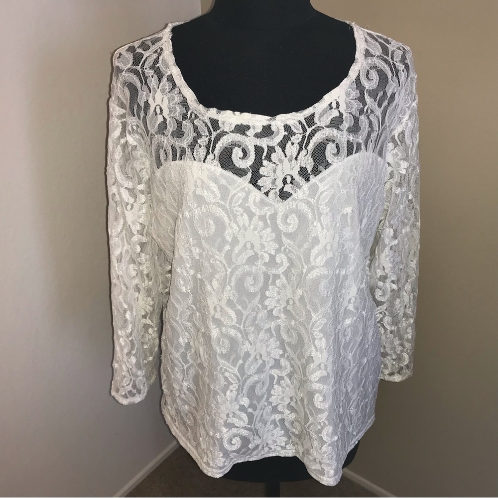 - Bedfair Fair Ivory lace top Size Large. Sweetheart neck line long sleeve lined